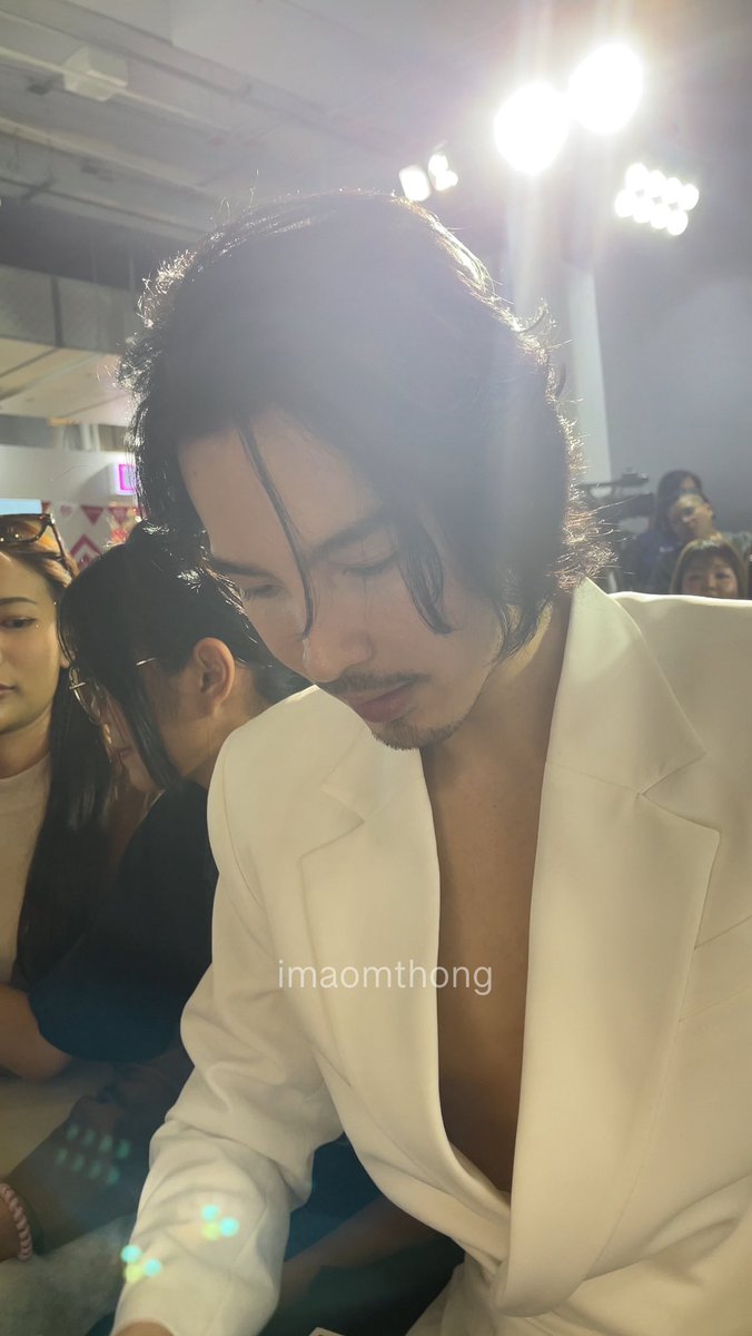 urprettyaom's tweet photo. กล้องชั้นเหมือนหมอกลง แต่พี่จี๋หล่อ😭 https://t.co/nlqvSvtZFe