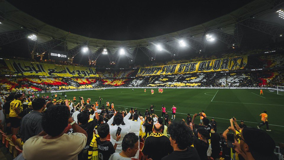 القاعدة الثابتة " جمهور #الاتحاد ينافس نفسه " 💛🔥