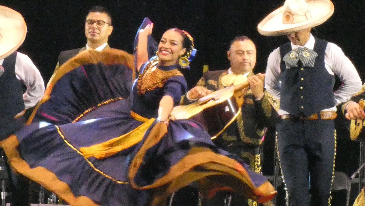 rosaicela_'s tweet photo. Con mariachi y ballet folclórico la @SEDENAmx participa en la celebración del #GritoDeIndependencia2024 en el #Zócalo de la capital. 🇲🇽 https://t.co/bEGU3GGaLz