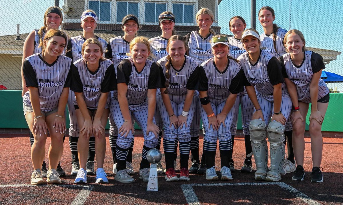 CHAMPIONS! What a great weekend going 6-1 in the Moneyball Invitational at Grand Park. Way to go ladies! 🥎