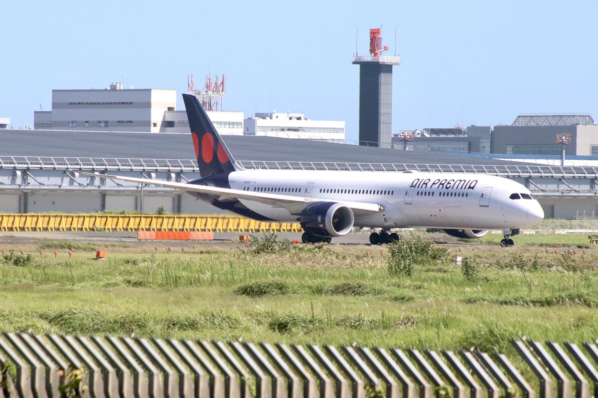 Aliceshin798's tweet image. 2024/9/15  成田国際空港

他にも、PO214で馴染み深かったポーラB748Fや元ノルウェージャン・エア UKのエアプレミアB789や元カーゴルックスのUPS B744も良いコンディションで撮れましたね。

　あと珍しく千歳便のANA B738が16Rで降りてきました。

#成田空港　#RJAA