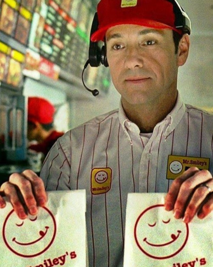 Llega un punto en donde es necesario dejar las ropas usadas con la forma de nuestro cuerpo y olvidar los caminos que nos llevan siempre a los mismos lugares. Es el momento de la travesía. Y, si no osamos emprenderla, nos vamos a quedar para siempre al margen de nosotros mismos.