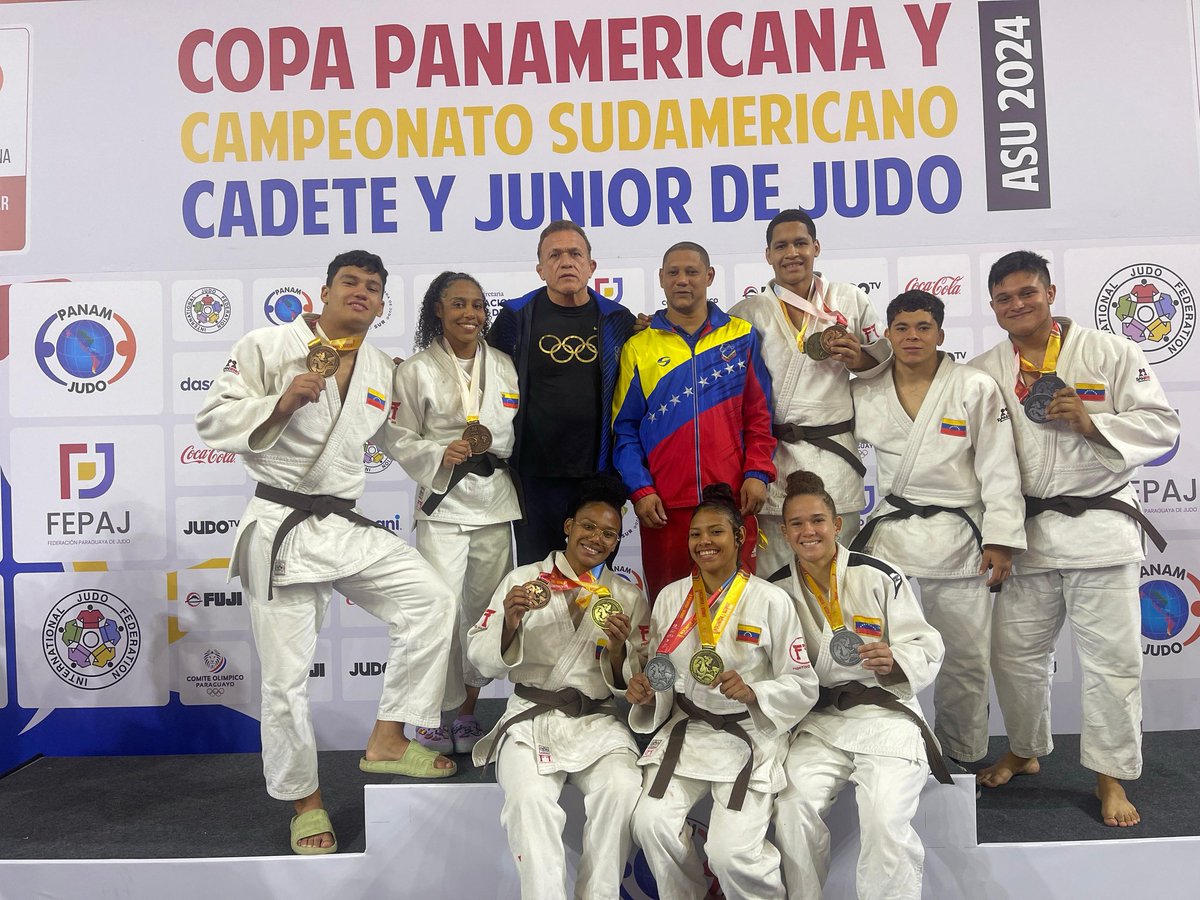 Campeonato Sudamericano Junior Asunción 2024!
La delegación logró un botín de 3 medallas de oro, 2 de plata, 2 de bronce y un quinto Lugar, demostrando el trabajo que viene haciendo la Federación Venezuela de Judo.