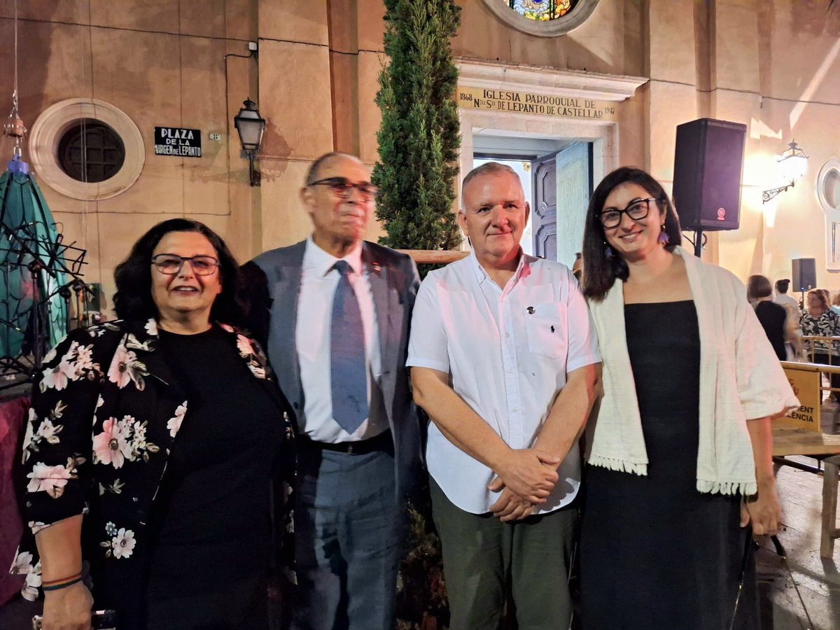 BeamudLucia's tweet photo. Hui ha sigut el dia gran a Castellar-L'Oliveral,  on la tradició i compromís recobra un sentit molt especial. 

El Cant de la Carxofa hui està més viu que mai gràcies a la seua associació i totes les persones que ho feu possible🧡 https://t.co/8J9JzKn2j5