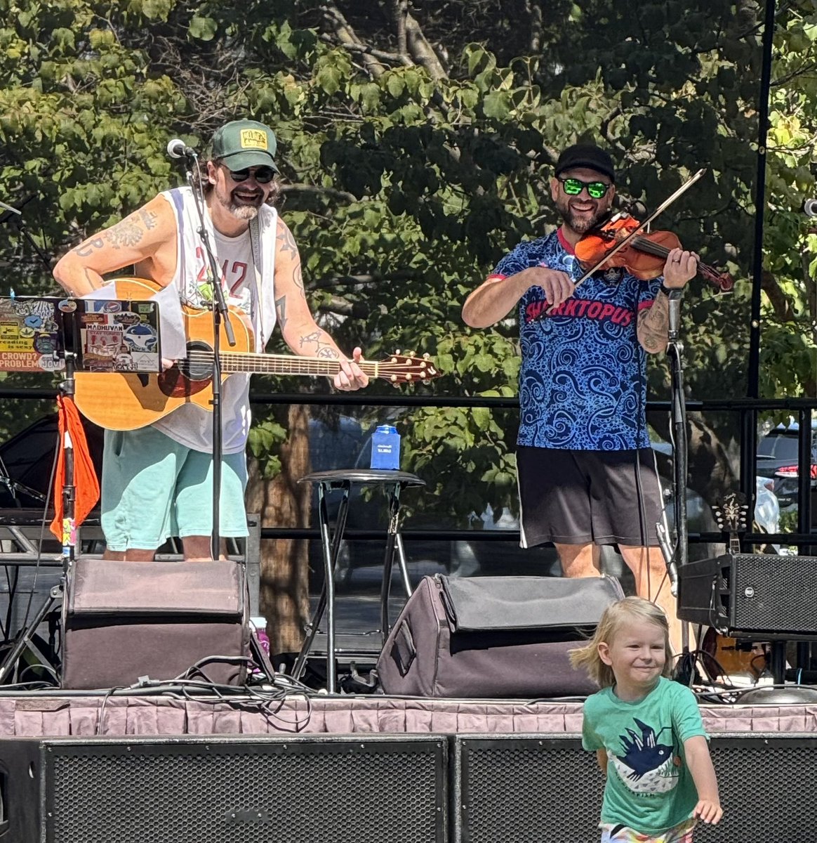 JamBandJovi's tweet image. Well if my mom didn’t snap the greatest pic of the weekend 🥹