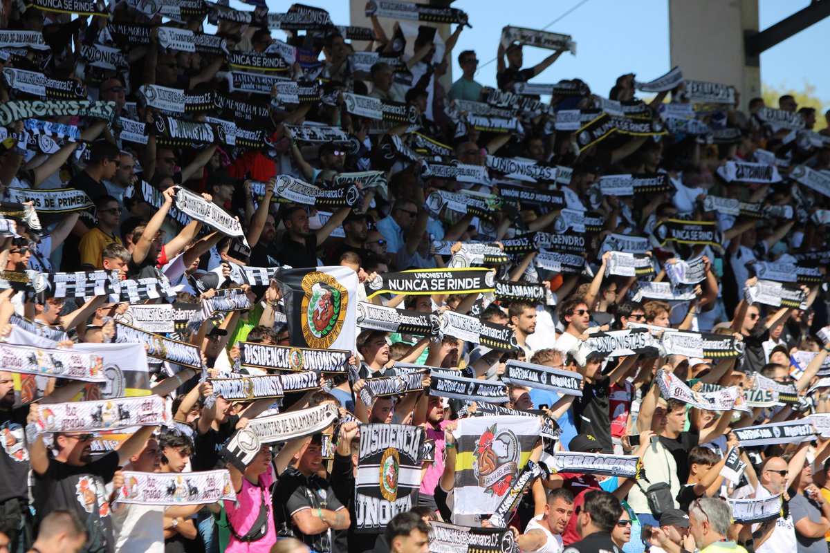 UnionistasCF's tweet photo. SIETE victorias consecutivas en el Reina. SIETE. 

#Creemos ⚪⚫ https://t.co/cRH8KpgP7E
