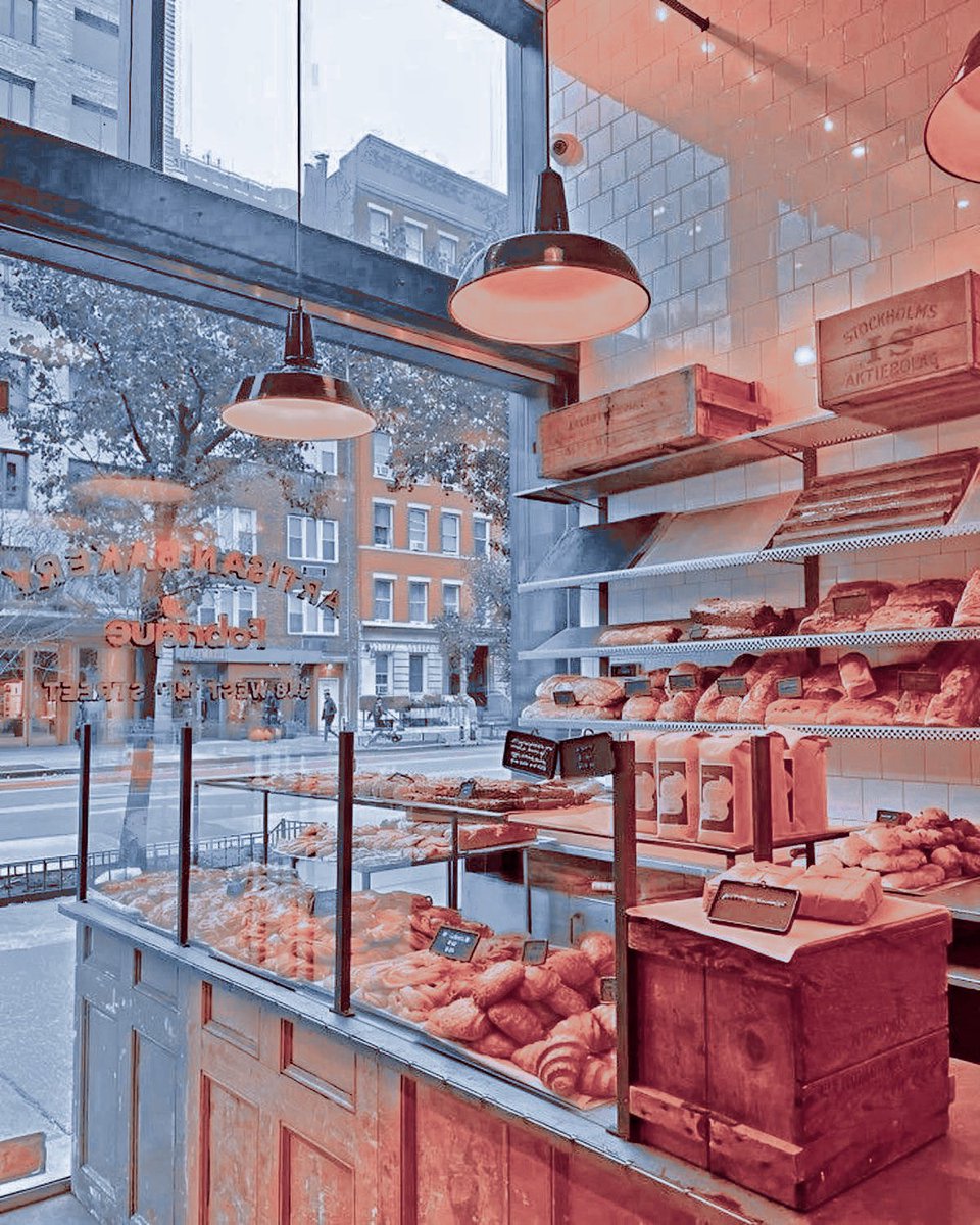 𝙻𝚞𝚗𝚊 𝙵𝚕𝚘𝚛𝚎𝚜 (Parody) tweet media