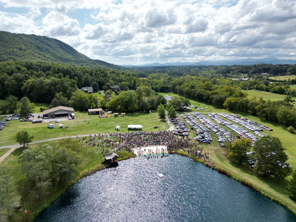 BruceFrank1's tweet image. Taking a brief break from X hiatus to say that say that seeing 280+ people baptized today @biltmore in the name of Jesus is awesome! Grateful for a God who saves & a church that reaches out! So many stories of God’s grace🙌 #reachout #graceisgreater #wnc #keepyoureyeontheball
