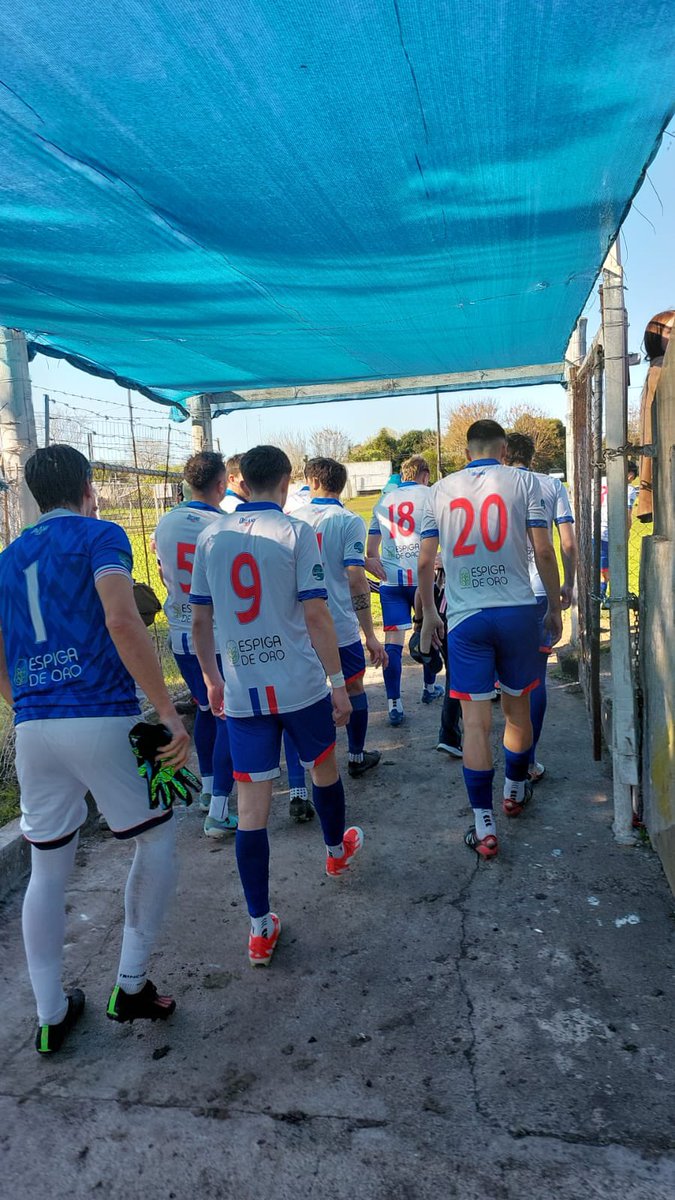 #LigaHelvética | TRIUNFO CLÁSICO

<a href="/NacionalNH1910/">Club Nacional de Nueva Helvecia</a> 2 Artesano 1

⚽️<a href="/mati8daghero/">Mati Daghero</a> 
⚽️<a href="/MarcosPe1997/">Marcos Pe</a> 

Con 9 jugadores, mucho huevo y amor propio. Sentido de pertenencia. Seguimos, vamo el decano

#ClubdeCampeones 🔵⚪️🔴