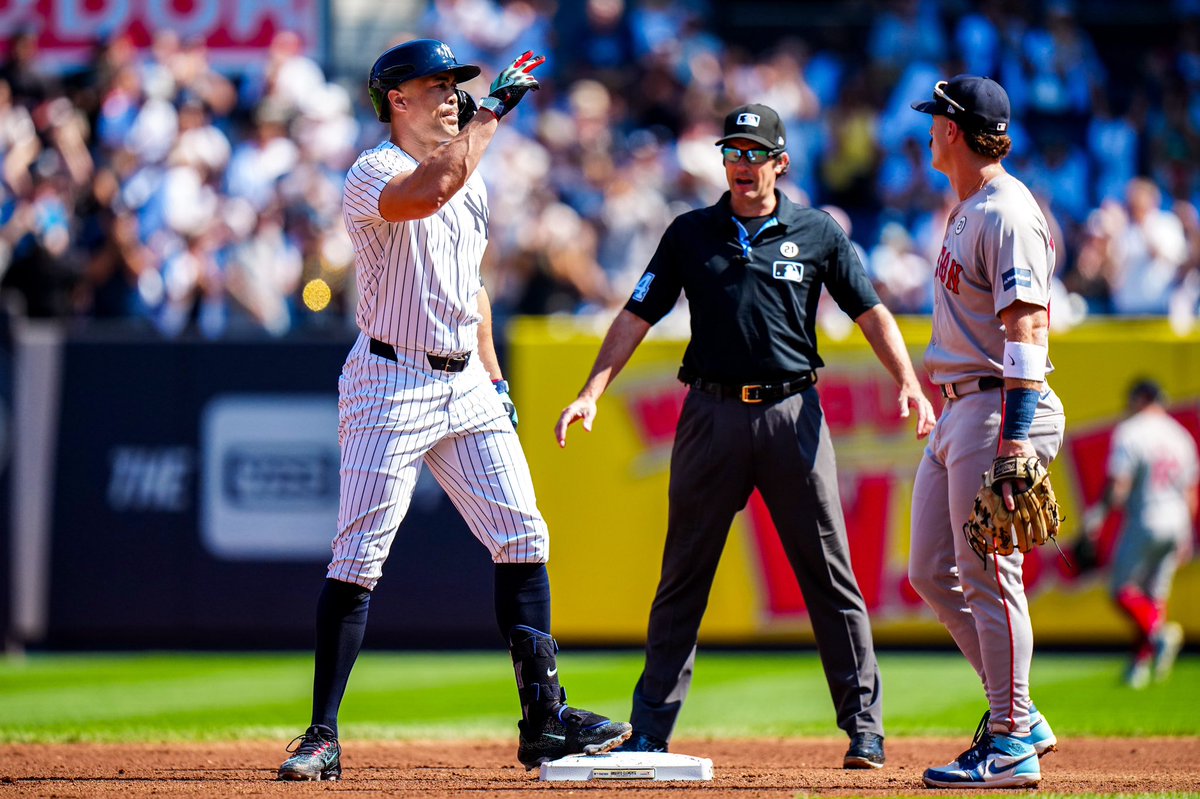 Yankees's tweet photo. Wrapping up the homestand with a dub 🔥

#RepBX https://t.co/7E6hu8yy2c
