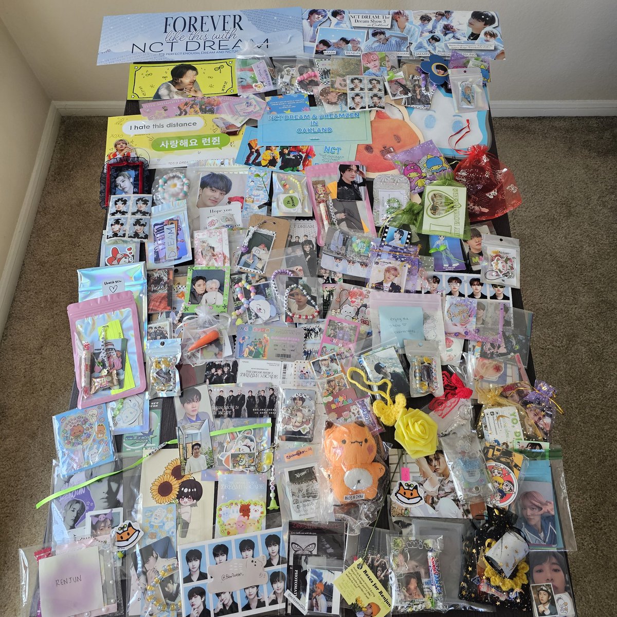 so much love for the dreamies and fellow czennies last night. thanks again for participating in my fan project and for all the freebies in return! 💛💚

#TDS3inUS #TDS3inOAK #TDS3 #NCTDREAM_THEDREAMSHOW3 #NCTDREAM_WORLDTOUR #NCTDREAM_THEDREAMSHOW3_OAKLAND #TDS3INOAKLAND #NCTDREAM