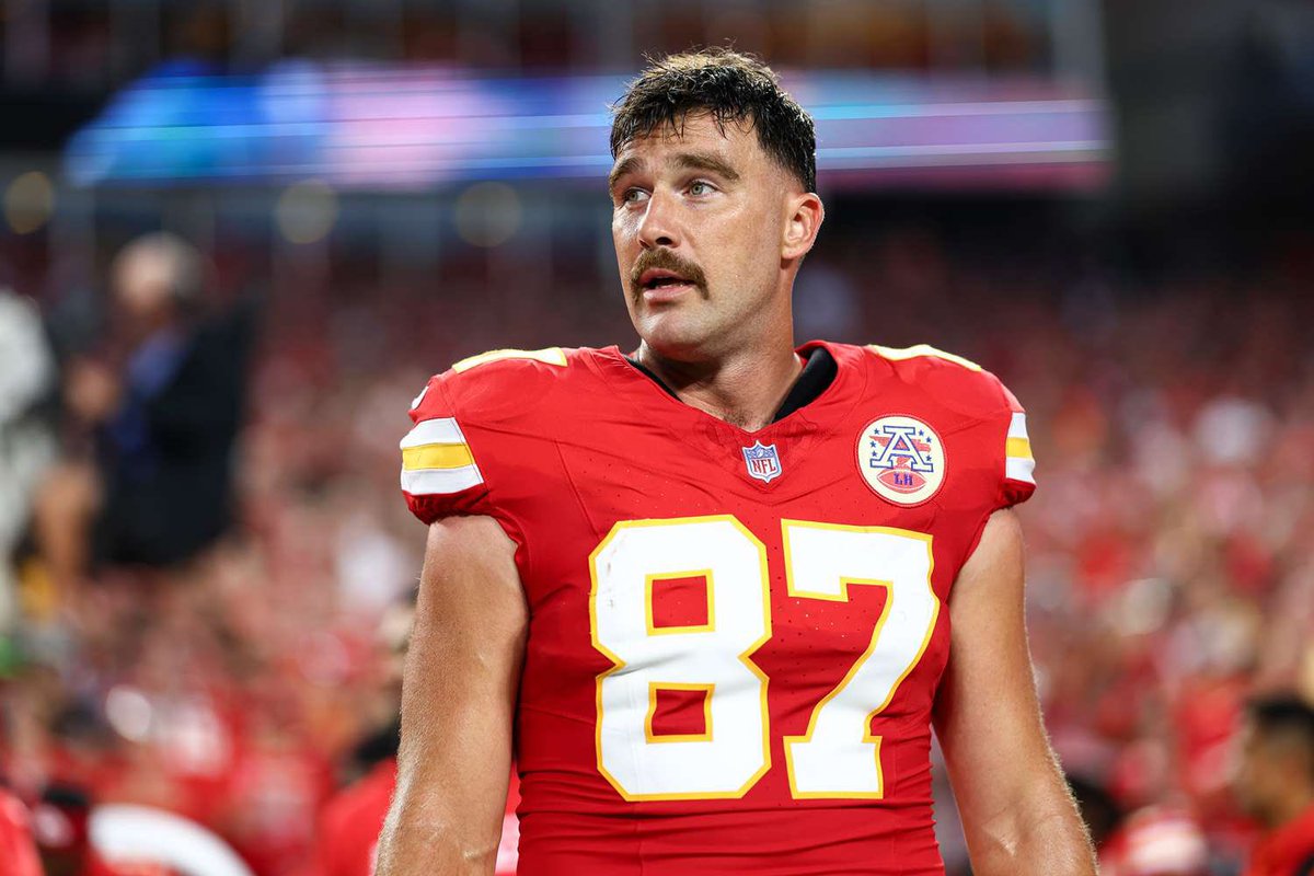 NFLhaterwatch's tweet photo. Travis Kelce at half vs CIN:

• 1 Reception 
• 5 Yards

THERE’S A “BLANK SPACE”… ON THE STAT SHEET 🔥🤩🎉 https://t.co/ycJS10Oq5z