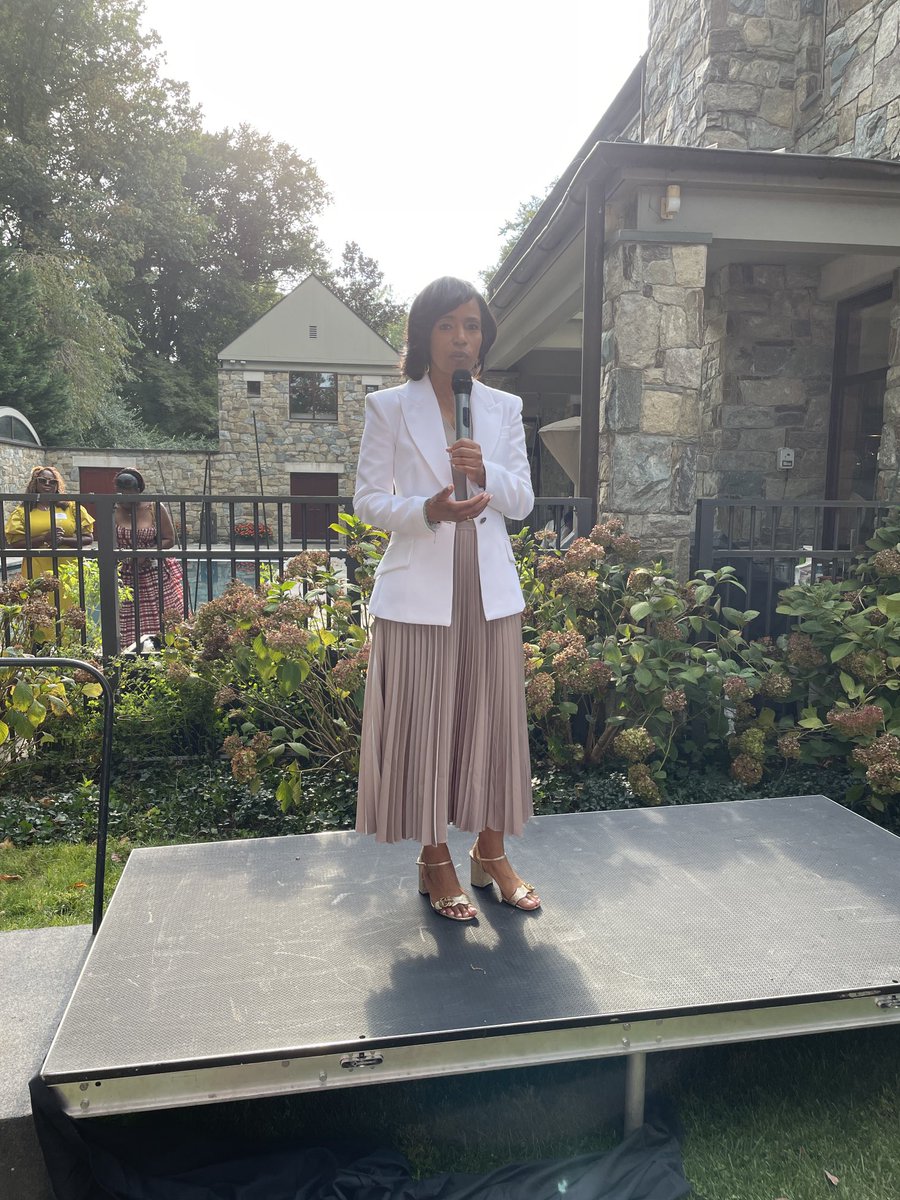 SaraLove4MD's tweet photo. What an event!! #allinforAngela! @AlsobrooksForMD https://t.co/DL3Ec1hq82