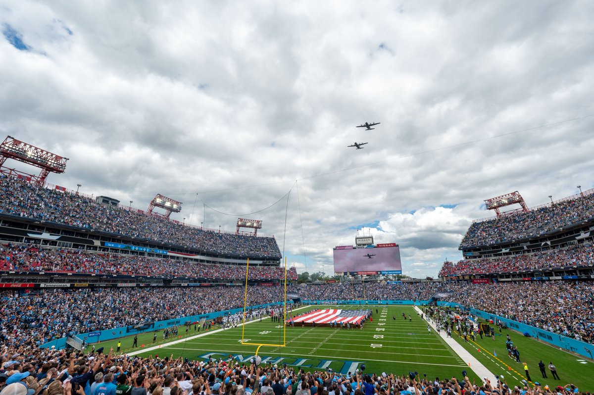 403rdWing's tweet photo. #TitanUp โ๏ธ๐
Our 815th Airlift Squadron #FlyingJennies conducted a flyover for the @Titans home opener in Nashville this afternoon.
Later during the game, the aircrews and maintenance members were recognized during the #SaluteToService segment.
Thanks for having us! https://t.co/kfG8HoEjvd