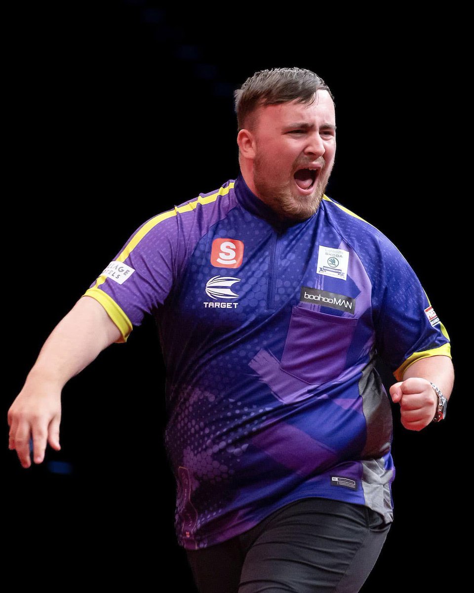 Þessi drengur er svo svakalegur. 107.95 að meðaltali gegn <a href="/MvG180/">Michael Van Gerwen</a> í undanúrslitum og lokaði svo mótinu á 102.21 gegn <a href="/BullyBoy180/">Michael Smith</a> í úrslitum. Það styttist í Ally Pally