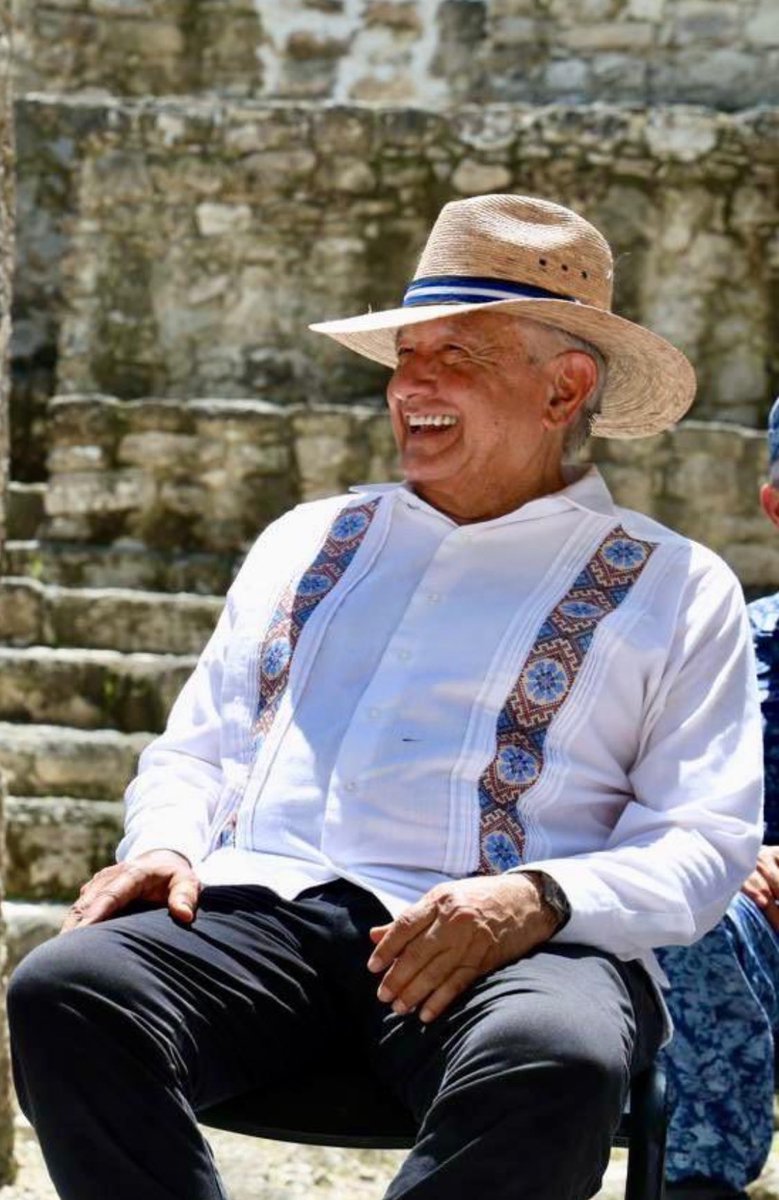 Cuando sabes que le has cumplido al pueblo…Cuando se siente que quedarás en el corazón de la gente. Cuando Sabes que será #HastaSiempre y pasarás a la historia como el mejor presidente. 

#16DeSeptiembre 
#HastaSiemprePresidente 
<a href="/lopezobrador_/">Andrés Manuel</a> 
#VivaMexico