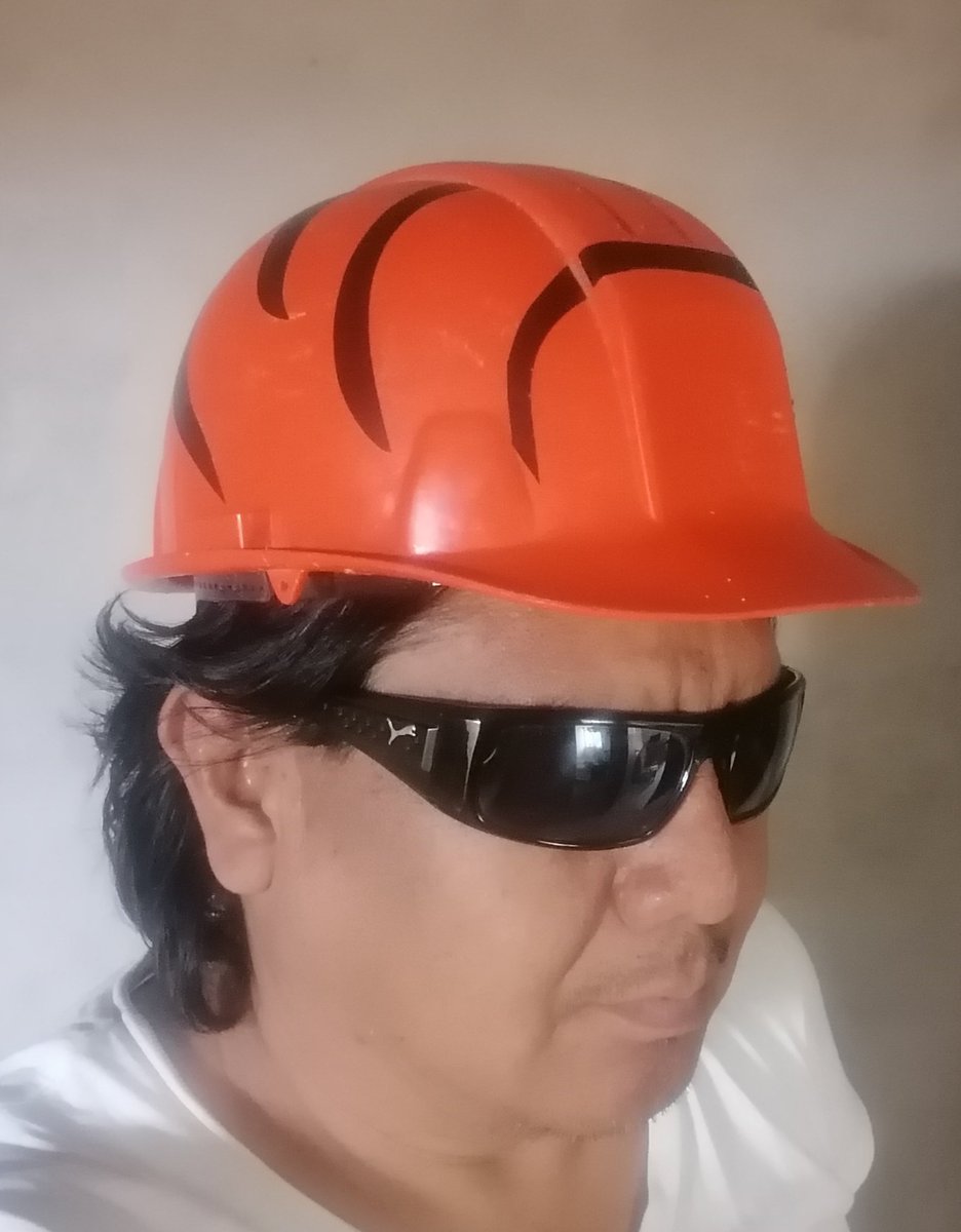 Fhernandon's tweet photo. #NFLEnTelevisa #bengals  #ChiefsKingdom https://t.co/EzBrq8ej4a