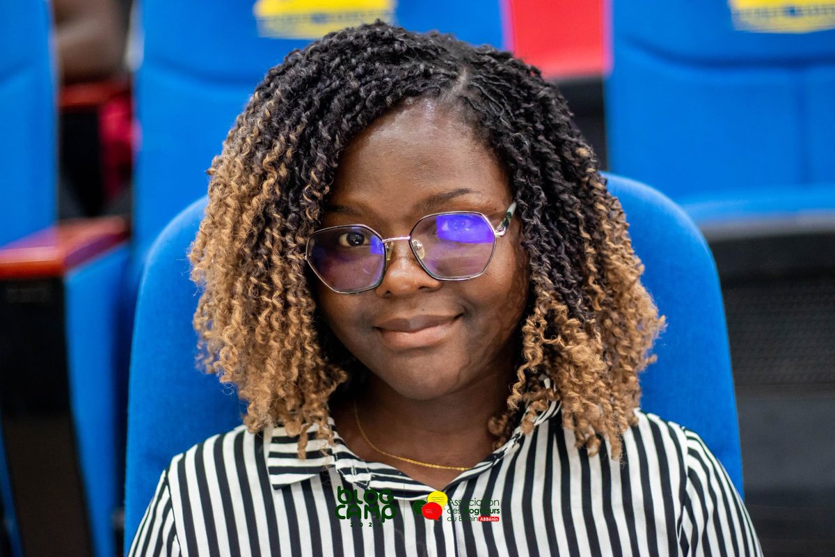 OceaneAngela's tweet image. Le #Blogcamp est aussi le lieu de rencontre des esprits créatifs.
C'est l'occasion de faire du réseautage et d'élargir le carnet d'adresses ☺️.
#BlogCamp2024 #Nati2024 #ABBENIN #BlogCampBenin 
#CampNanto
#DSSR
#OppositionDigitale