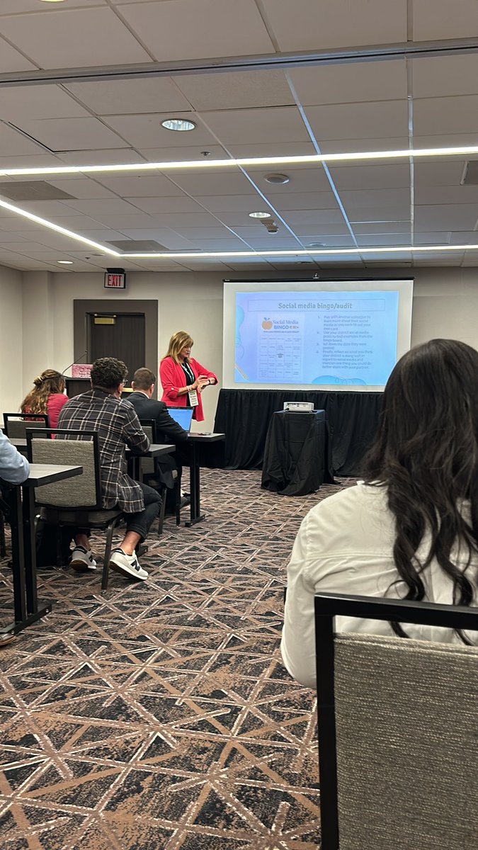 Dr. Laura Blessing teaching us how to be strategic in our social media. #rtmk12