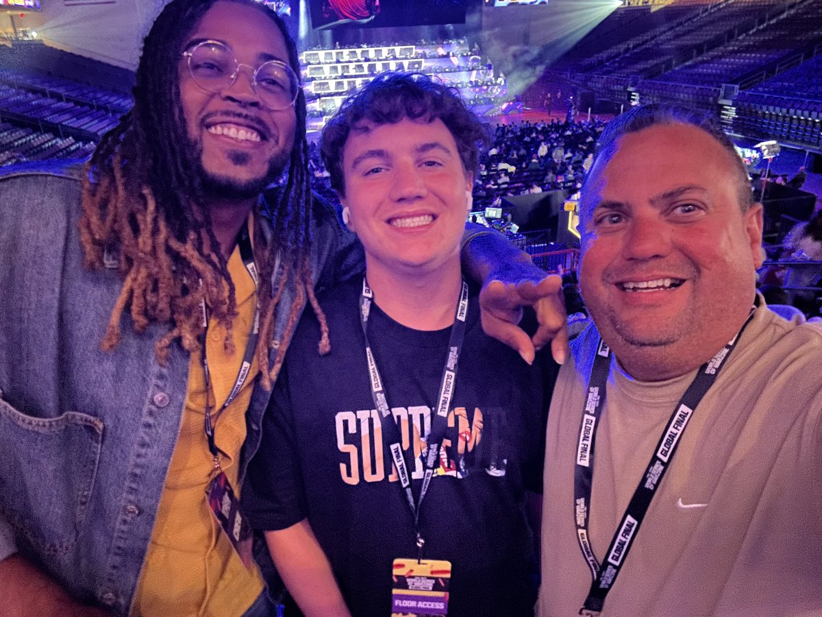 Rogue11pro's tweet image. Best Caster in the Game. And old school #Gearsfam. Thanks for years of friendship. Nothing but the best.  #WSOWGlobalFinal