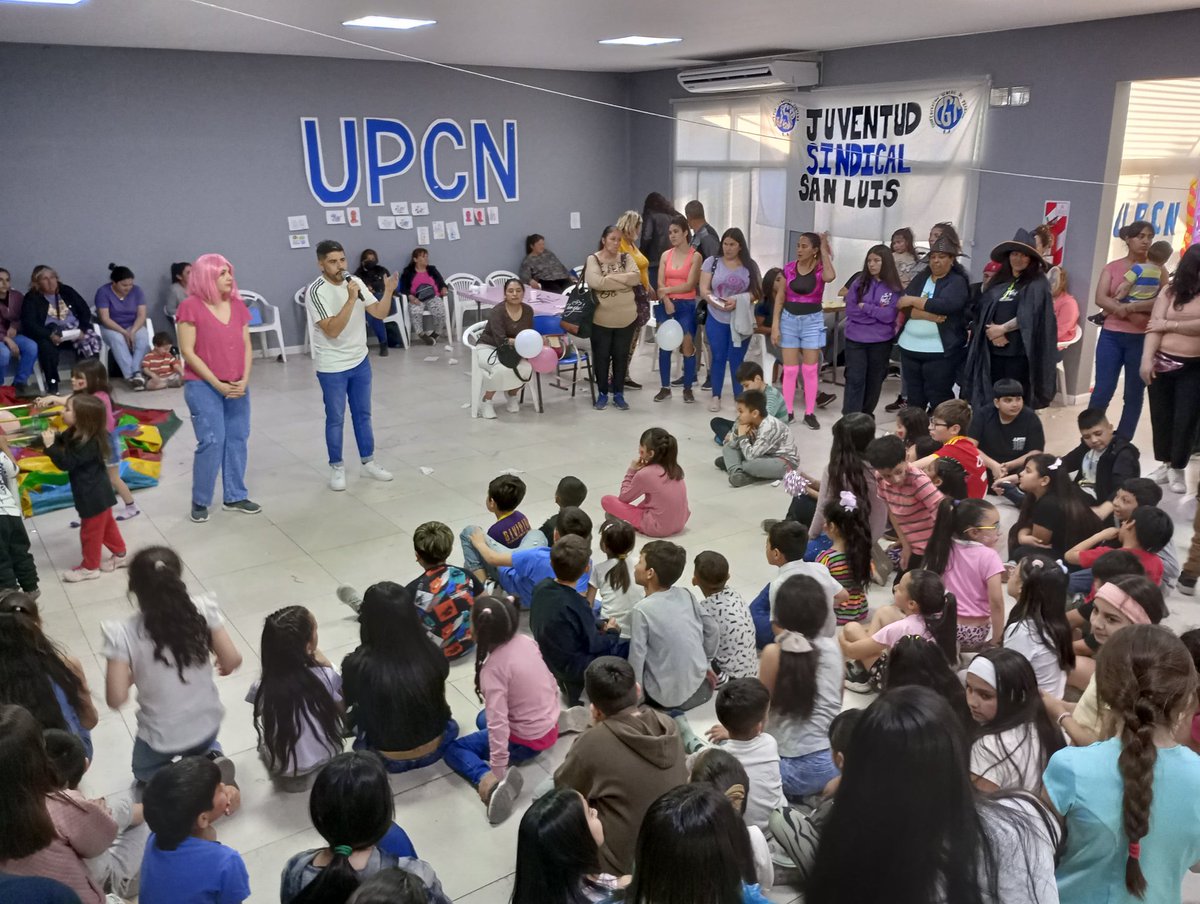 RomiCastillo84's tweet photo. Día de las infancias en #UPCN
 Gracias a todas las familias que se acercaron a disfrutar de este festejo. Felicitaciones a todo el cuerpo de delegadxs por el trabajo en equipo que lo hizo posible. Siguiendo el ejemplo de nuestro Sec Gral Andrés Rodríguez lo mejor para los peques https://t.co/Oe8bCQoU2k