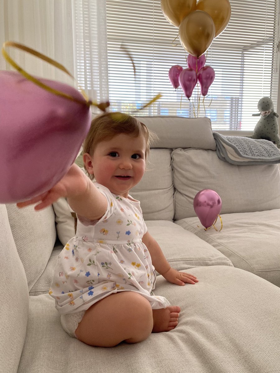 My human little sister turns 1 years old today! 😻 Grattis Evelina! 🥳💗 #LittleSister #BigSister #1YearsOld #FirstBirthday #HumanSister #Siblings #BabyGirl #CuteGirl #Girl #Grattis #Födelsedag #EttÅring #Sweden #Sverige instagram.com/p/C_9ClMxNuJ5/