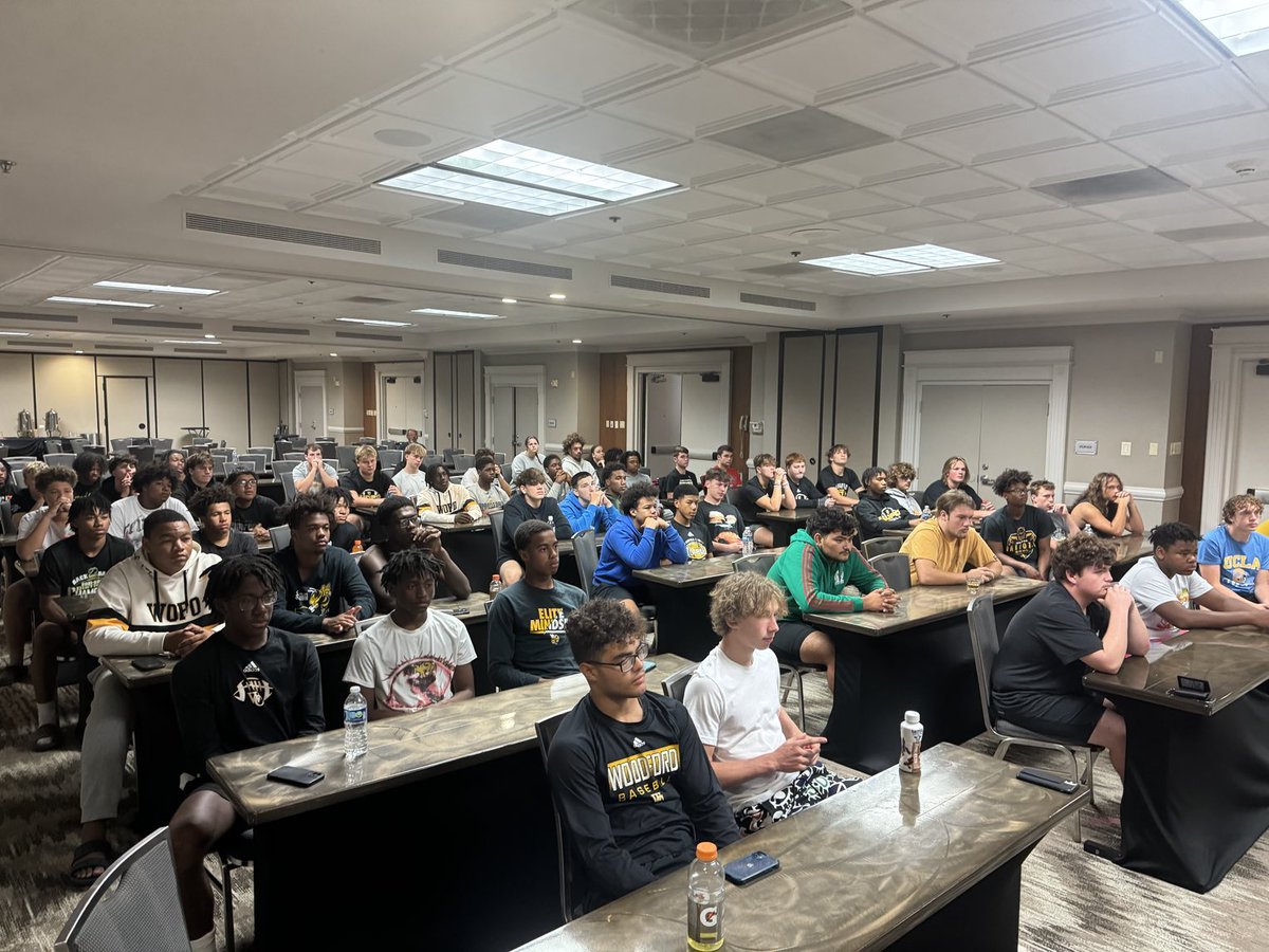 WoodfordFBall's tweet image. Great fellowship this morning.#Youchoose #RunningOver