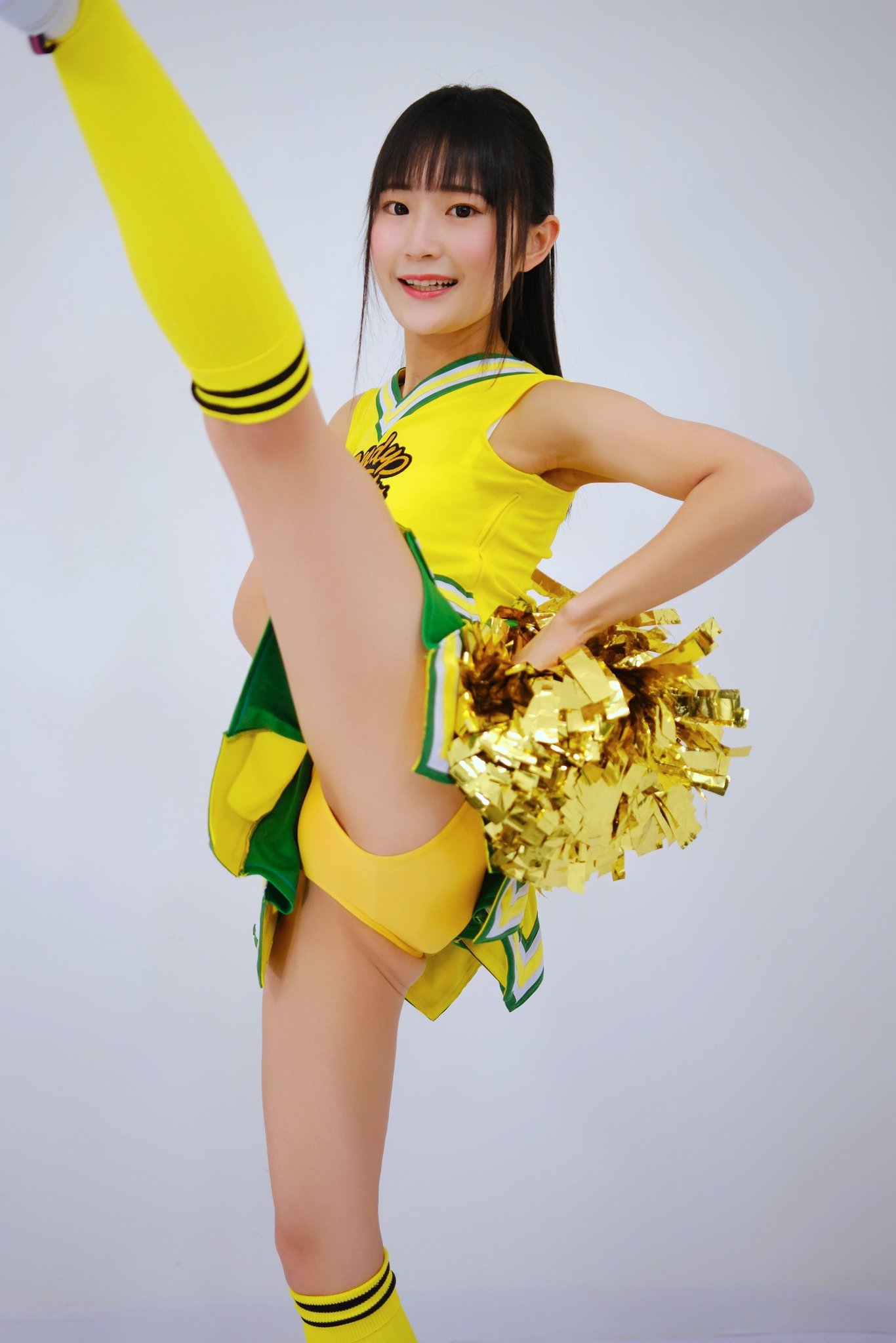チアガール　ハイキック 