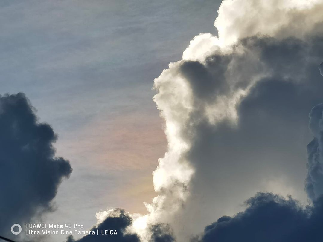 ChiapasMeteo's tweet photo. Desde el lado oriente sur de #TuxtlaGtz #Chiapas, Daniel Castillo Velázquez nos comparte esta foto del detalle del cielo en la ciudad, con un ligero toque de colores en las nubes más altas.
#SendNubes #SendCloud #sky #TuxtlaGutiérrez #Tuxtla #nubes #cloud #cloudy https://t.co/I6MpgY6S4T