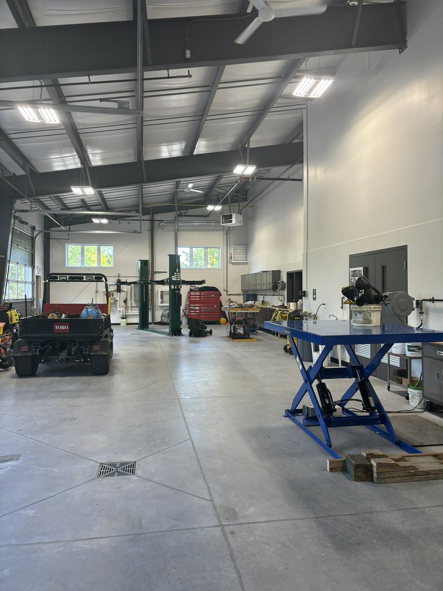 MattLovelace03's tweet photo. Huge thanks to @BCook46 and @NichLafontaine for the opportunity to play @OttawaHuntClub and tour the brand new maintenance facility. https://t.co/bYZqvZtTaa