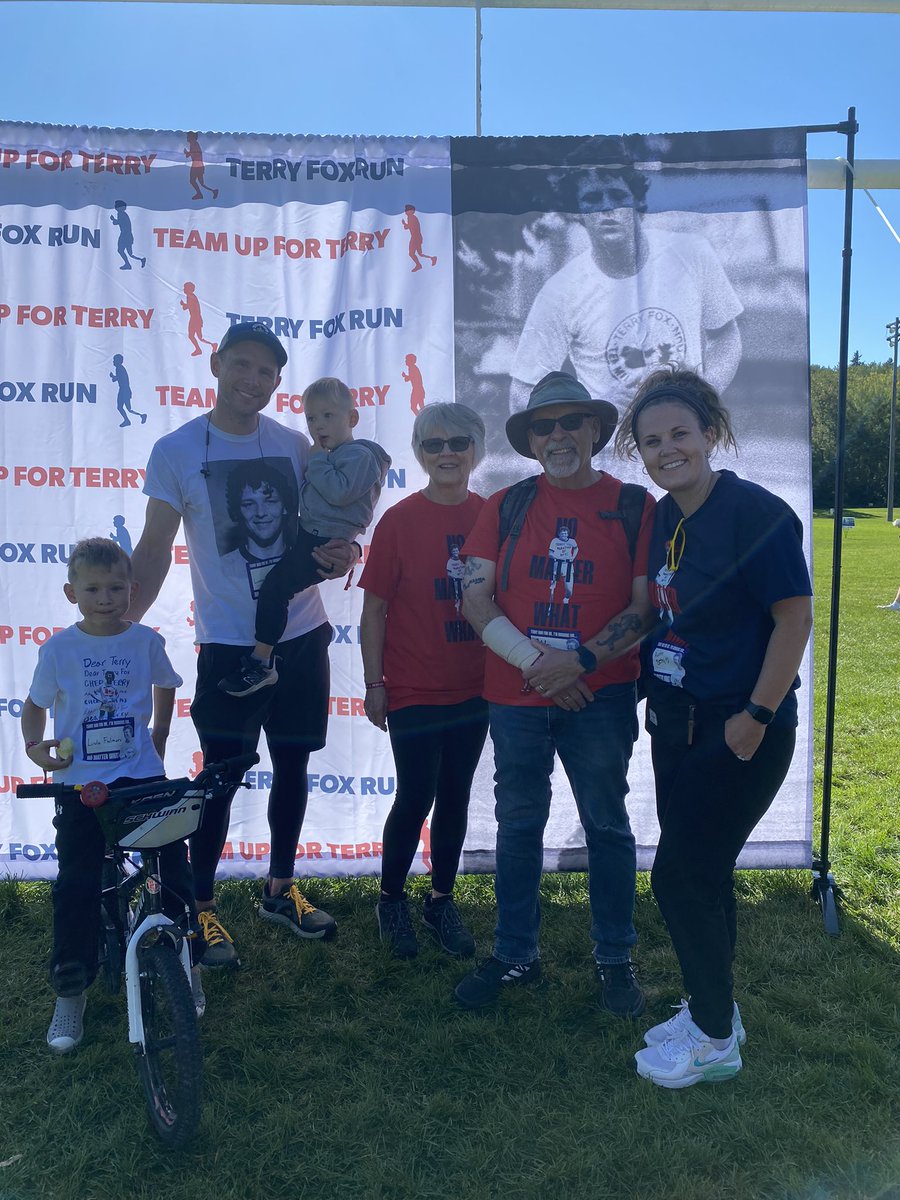 thewrongjess's tweet photo. I have a lot to be thankful for in this life. 
Those 2 in the red are my Mom&amp;Dad and they are both Cancer Survivors. Feeling unbelievably blessed running today with them for Auntie Betty and our friend Linda ❤️ @TerryFoxCanada https://t.co/HsNvebHrrg