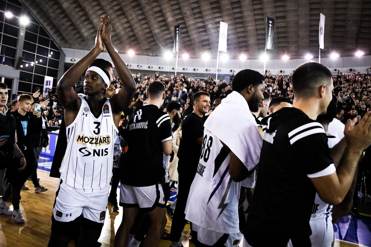 PartizanBC's tweet photo. NIS Open Air. Parni valjak u neizvesnoj završnici stigao do pobede protiv Pariza!

🔗 https://t.co/UIgPXuySrg

#KKPartizan https://t.co/t4uI3zVNFH
