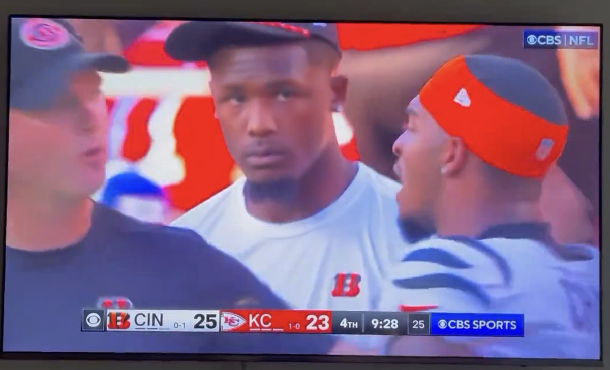 DocStripes's tweet image. Higgins looking at Chase like when your friend and their mom argue