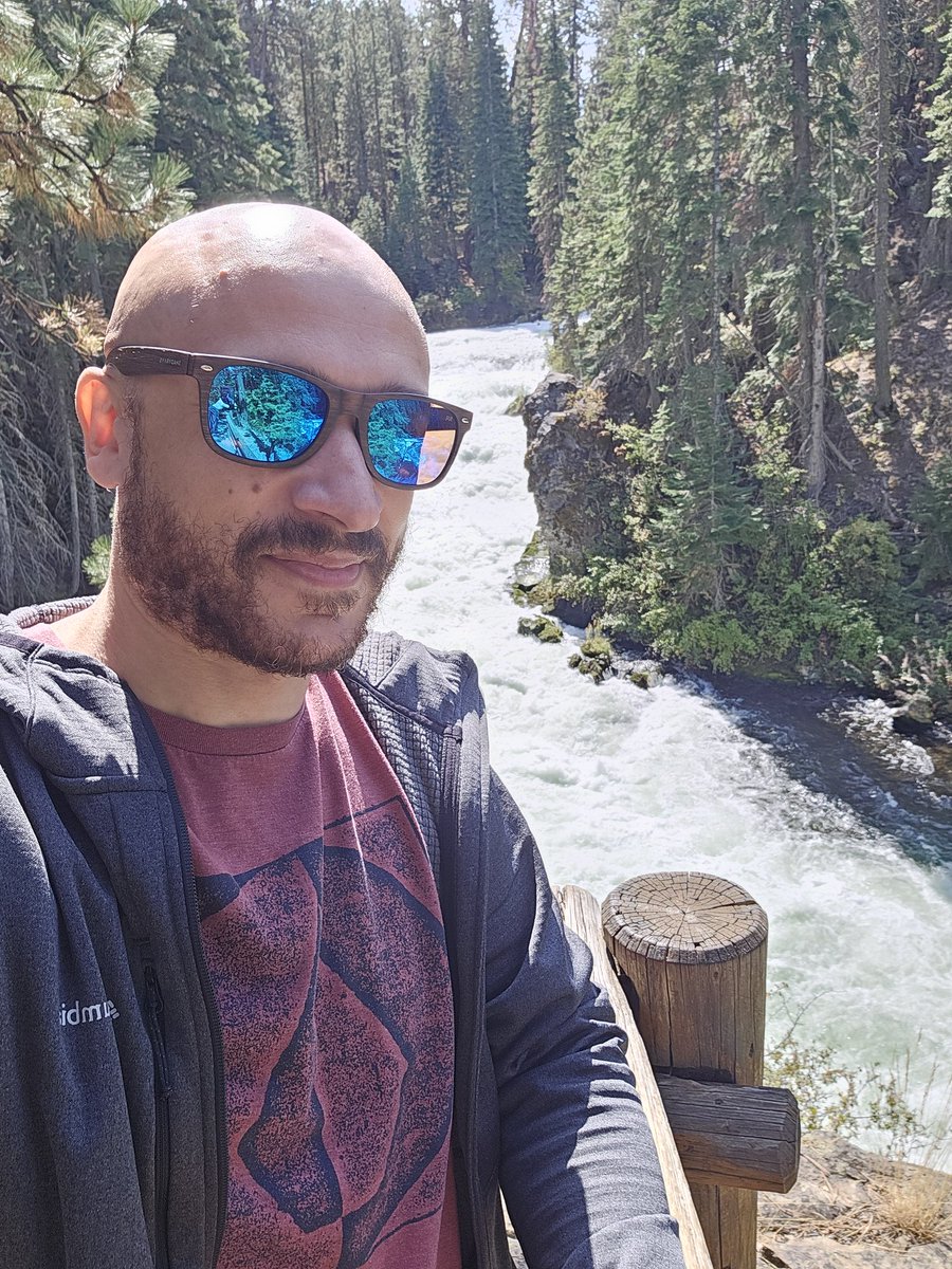 VrZechs's tweet photo. Hiking time.
##gayinnature #gohike #touchgrass #lgbtq ##oregonlife #oregonisbeautiful #oregonhikes https://t.co/6ZSnVoeYdF