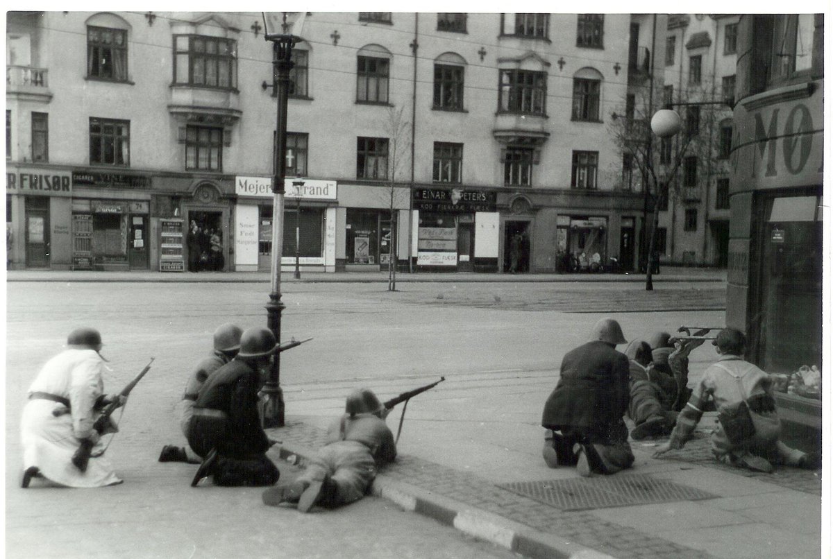 Danish resistance fighters engaged in street fighting at Strandboulevarden in Copenhagen, Denmark. May 1945

#WW2 #WWII #WorldWarII