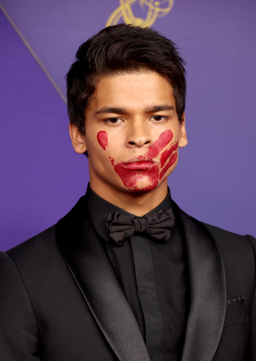 THR's tweet image. #ReservationDogs' D’Pharaoh Woon-A-Tai hits the 76th #Emmys red carpet