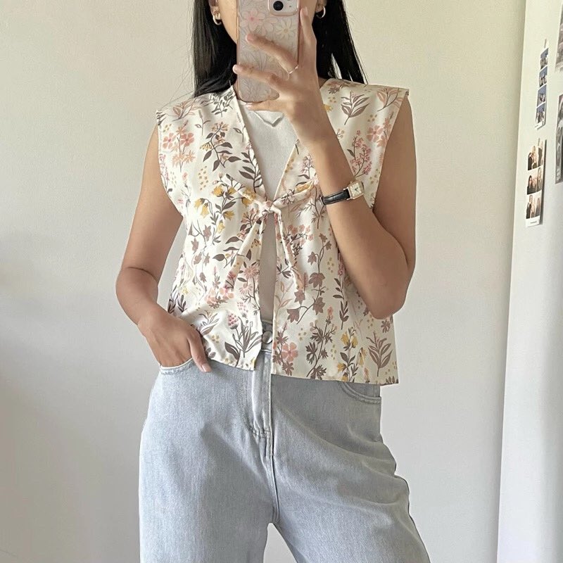 harithreads's tweet photo. you can never say no to this kind of outfit. THIS IS THE PRETTIEST PRINTED VEST I’VE EVER SEE 😩 https://t.co/7MuIoKbalp