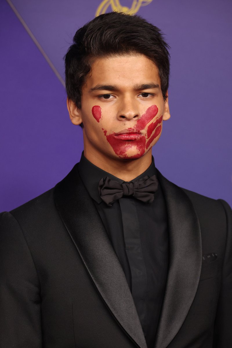 D’Pharaoh Woon-A-Tai arrived to the #Emmys with a red handprint over his mouth in solidarity with missing and murdered Indigenous women.