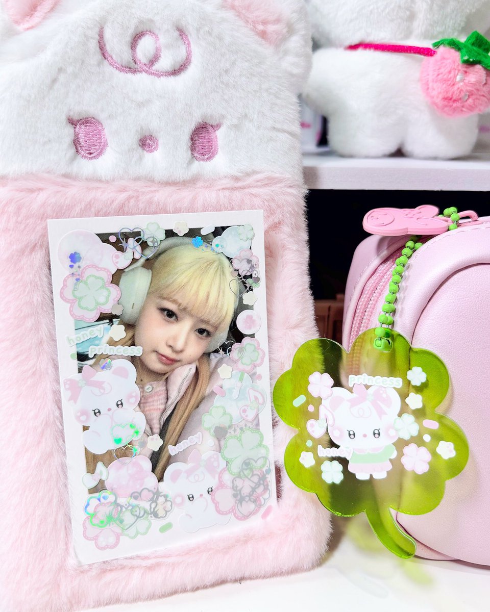 borahstudio's tweet photo. feeling lucky with my clover-filled day 🍀🎀 #clover #decosticker #polco #ive #iverei https://t.co/cO9xAm37fx
