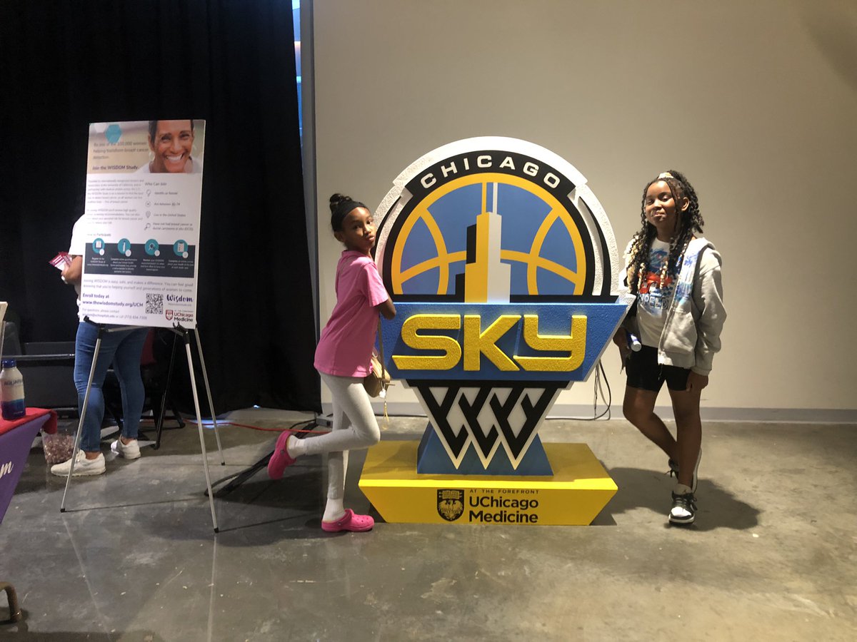 Alibebe8's tweet photo. Having too much FUN!! @chicagosky #skytown https://t.co/c9Hccb0NsQ
