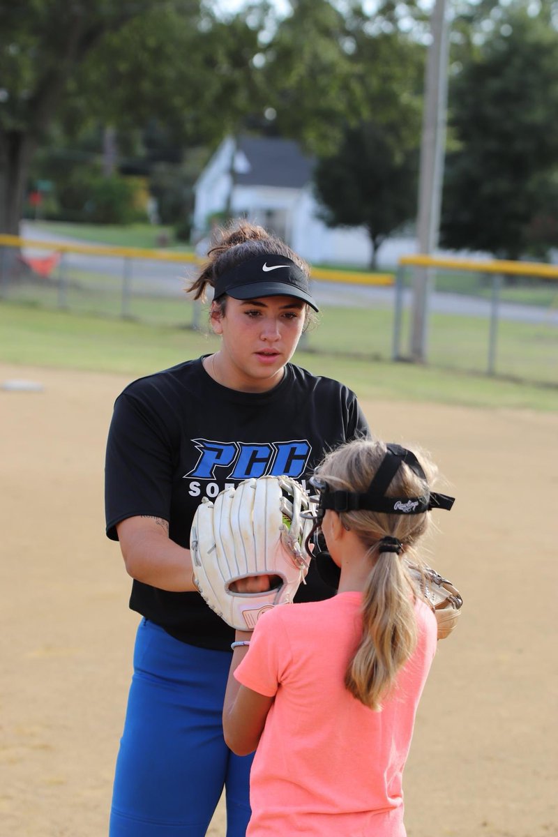 carolinaflames1's tweet photo. We spy a couple of @carolinaflames1 alumni here! @RachelHump2024 @brooklynns2023 @PittCCSoftball https://t.co/aU8sIrqYUk