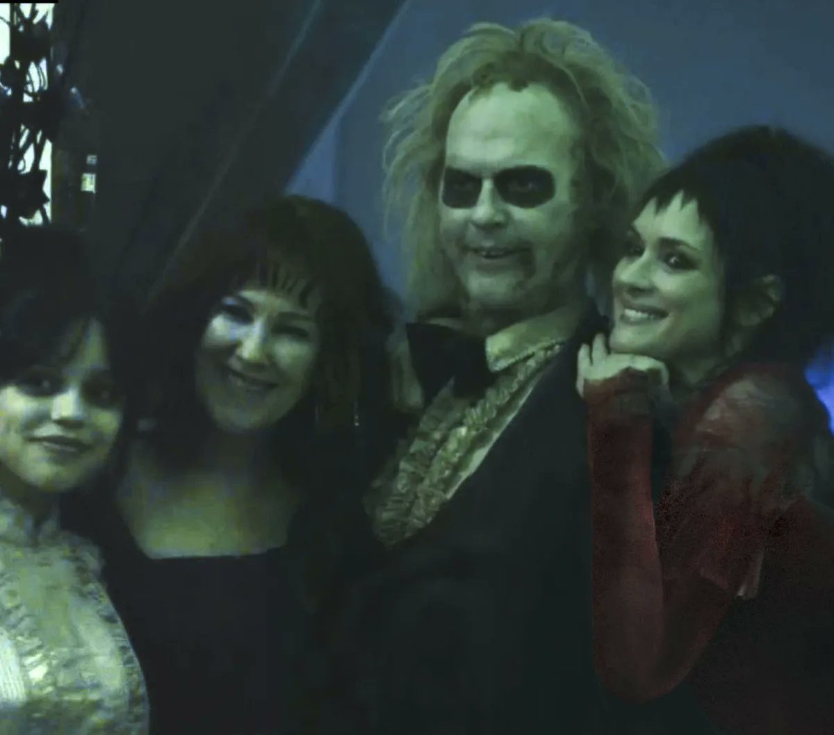 thatsaltybobcat's tweet image. Brushing off my rudimentary Photoshop skills! Family photo!
#Beetlejuice #beetlebabes