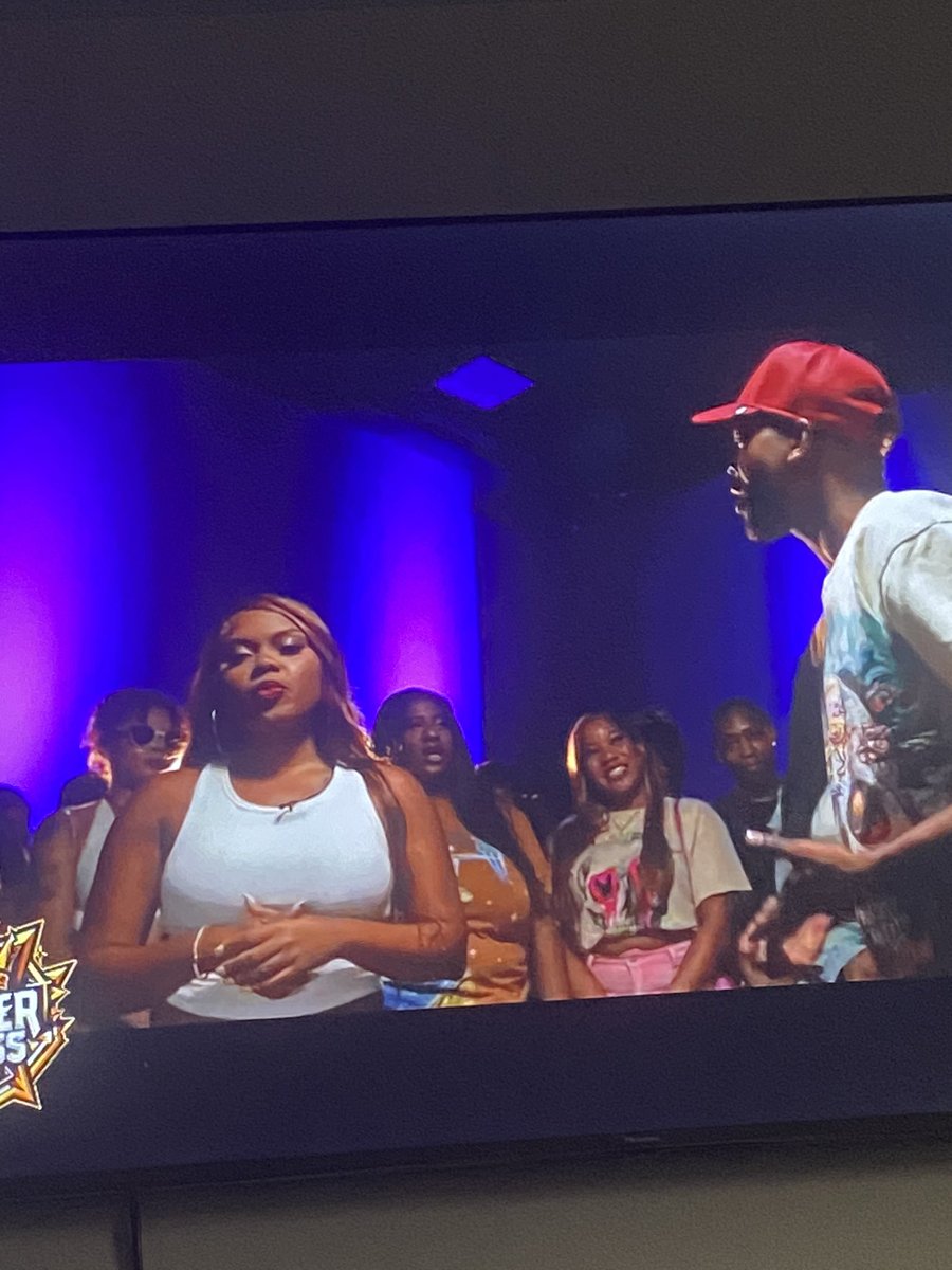 pingqueen86's tweet image. Battle of the night