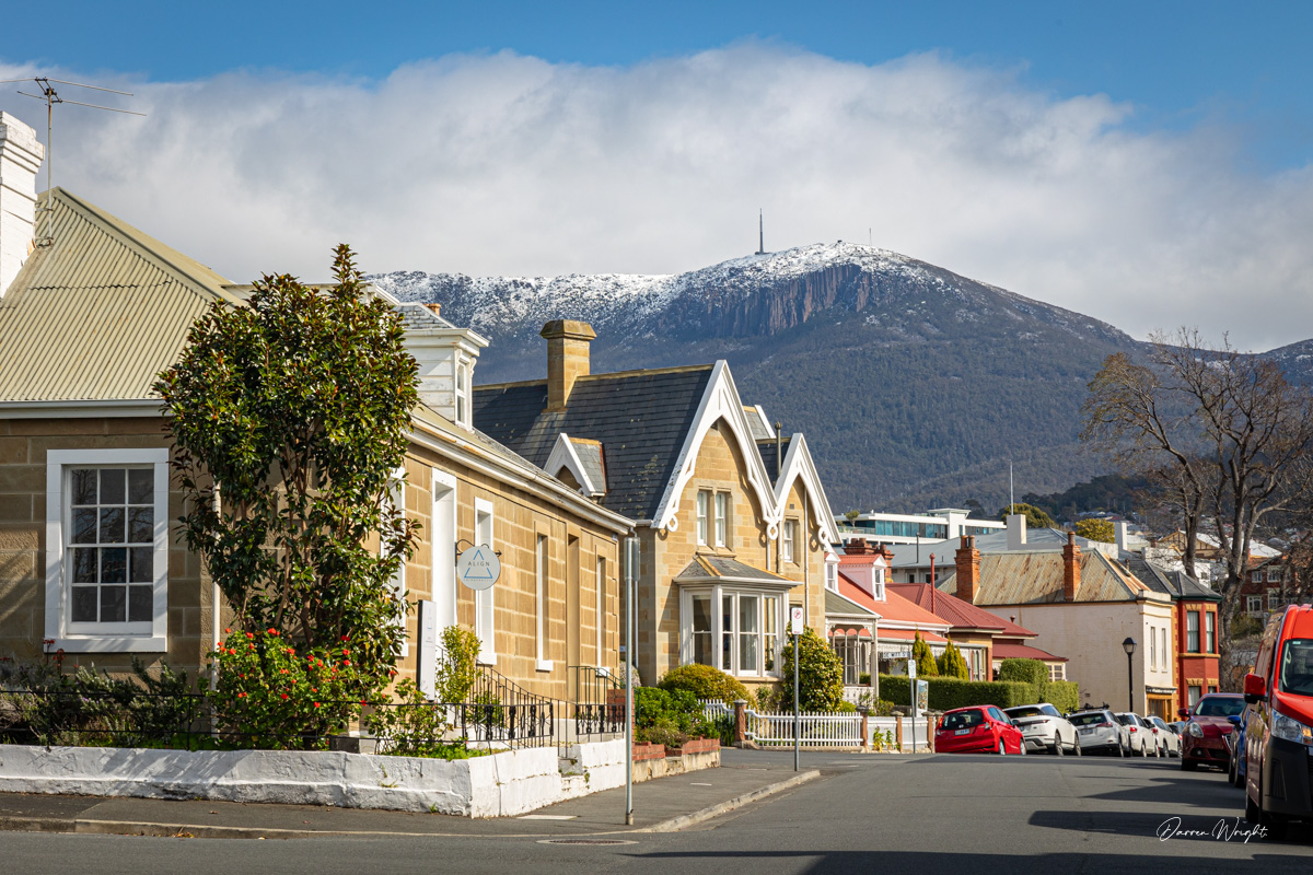 Tucked in behind Salamanca is one of Hobart's prettiest suburbs, Battery Point. Known for its charming heritage cottages and narrow streets, Battery Point is a must-visit for history lovers and wanderers alike. 
bit.ly/Battery-Point

📸 Darren Wright - <a href="/DWPhotos/">Darren Wright Photos</a>