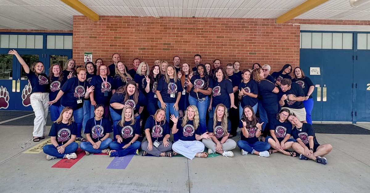 MHawley_3's tweet image. A1: I’m a first year principal and I am excited to work with this amazing team! 🐻❤️🩶#VAESPchat