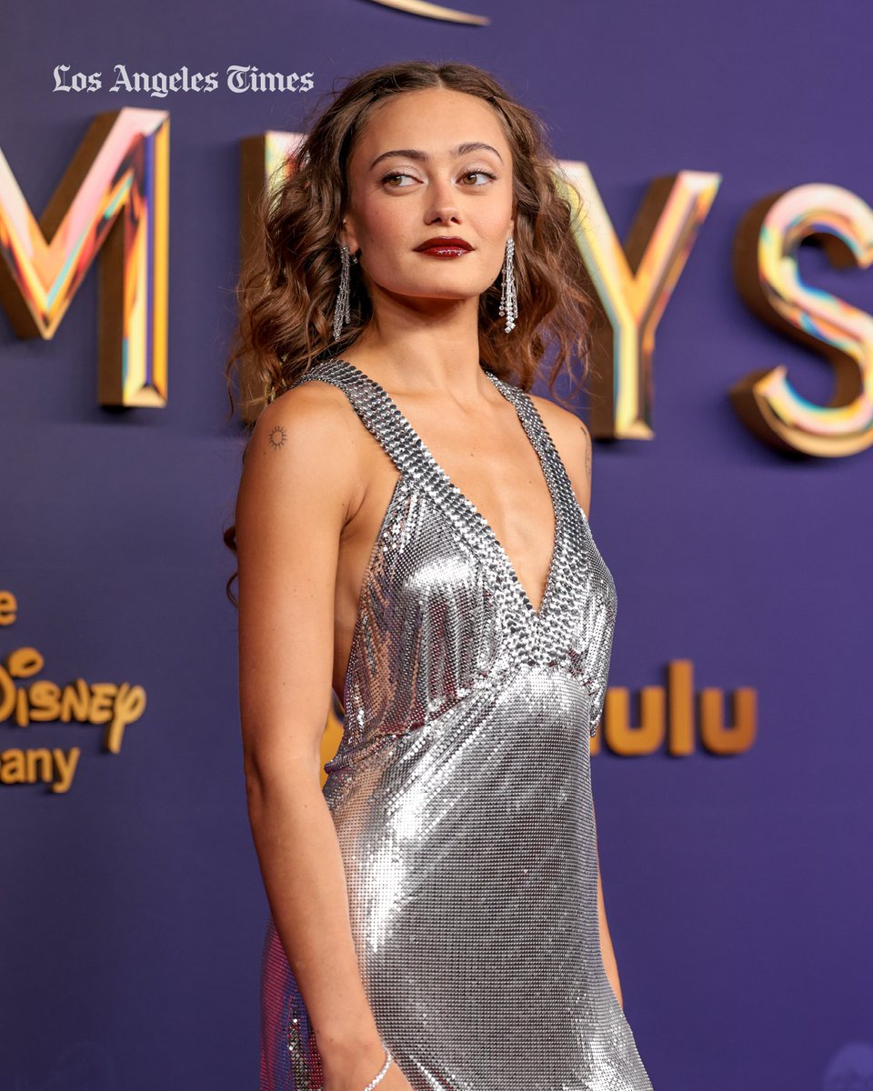 latimes's tweet photo. Ella Purnell sparkles on the #Emmys red carpet.

Follow our live coverage of TV’s biggest night: https://t.co/OpbiqAfCvt https://t.co/naSCgzjg0H