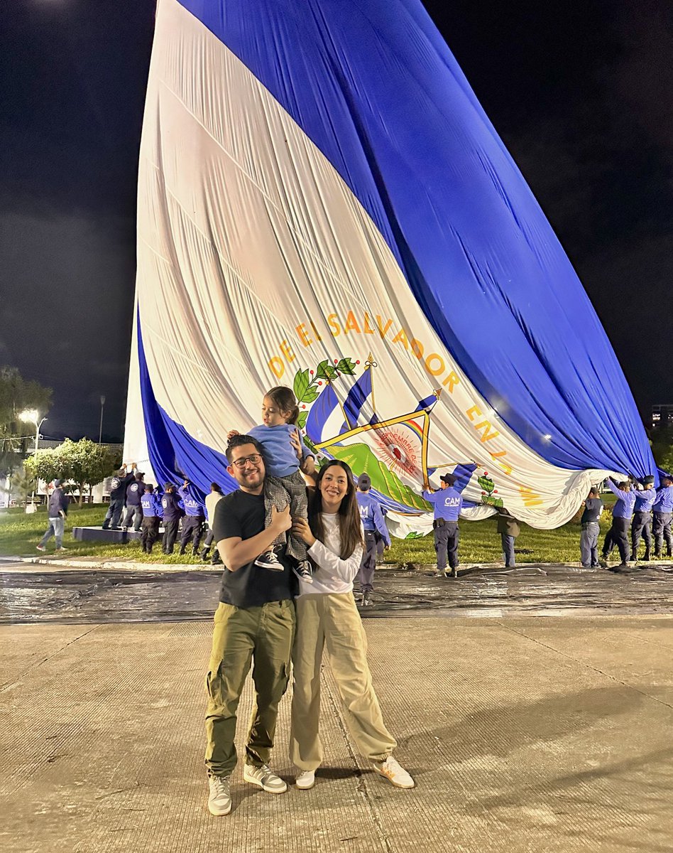 MichelleCastrow's tweet image. Feliz día de la independencia. 🇸🇻