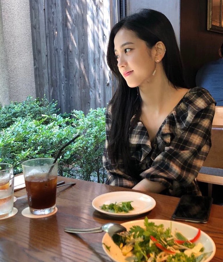 ixxxu_'s tweet photo. 낮에는따사로운츄묫띄한뇨자
커피한잔의여유를아는품격잇는뇨자 
                                     .    밤이오면심장뜨거워지
.                                      는뇨자그런반전잇는뇨자 https://t.co/rej3MSP7ni