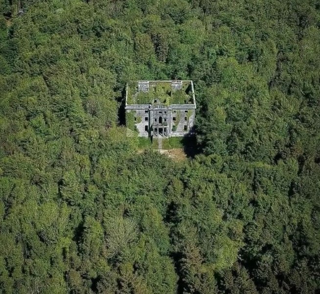 Mi casa si me gano la lotería, lejos de todo y todos 😎🦇