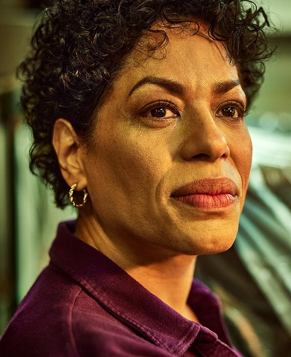 FilmUpdates's tweet photo. Liza Colón-Zayas is a first-time Emmy winner. https://t.co/LFvhfUKLEd